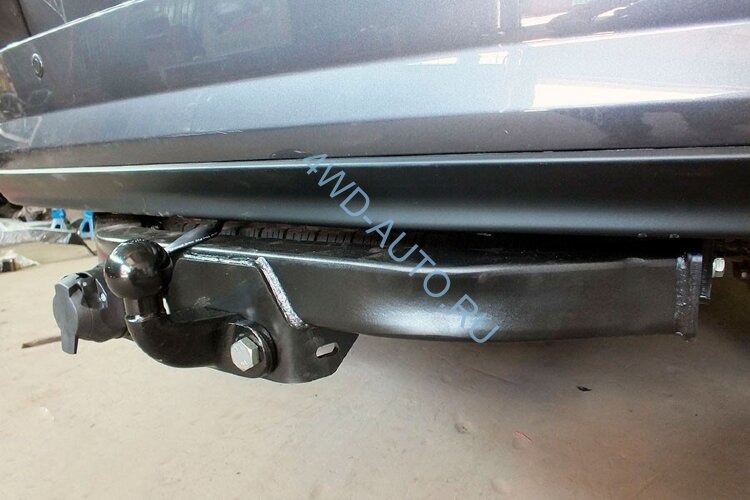 Фаркоп Bosal 3015-F на Toyota Fortuner с 2017 г/в
