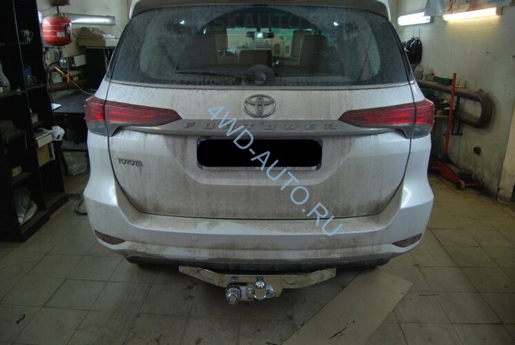 Фаркоп Bosal 3019-FL на Toyota Fortuner с 2017 г/в (с нержавеющей пластиной)