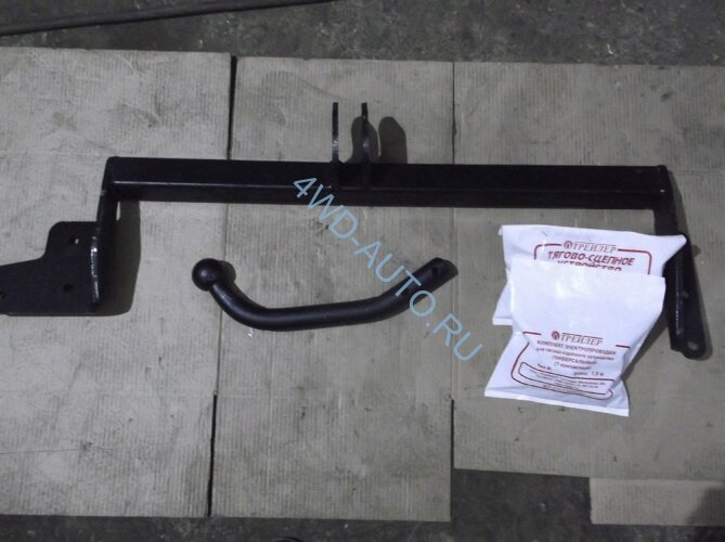 Фаркоп Трейлер 9410 Chevrolet Lanos 2005-2009 (сборка ЗАЗ) без подрезки бампера. Тип шара: A. Нагрузки: 1100/60 кг. Для установки фаркопа потребуется 5 сверлений.