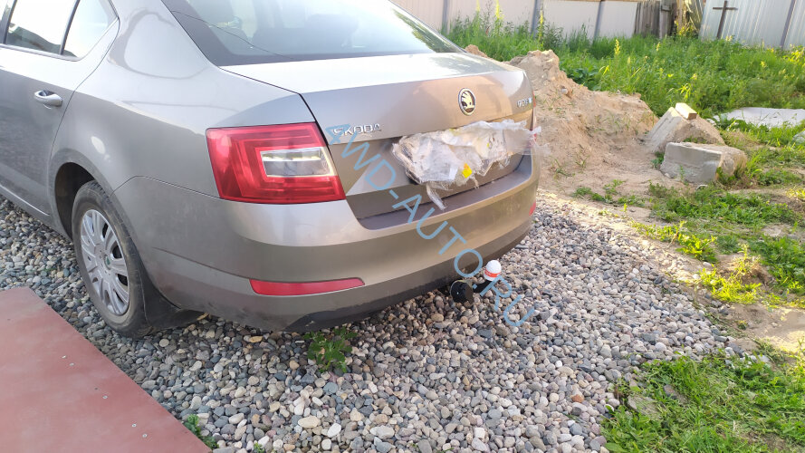 Фаркоп Трейлер 9712 Skoda Octavia 3  универсал 2WD/лифтбек  с 2013, исключая RS, исключая 4WD. Требуется подрезка бампера. Тип шара: A. Нагрузки: 1000/60 кг.
